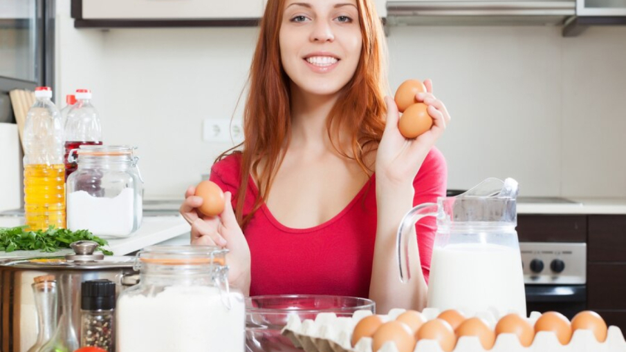Kırışıklıkları Gideren Yumurta Akı Maskesi Nasıl Yapılır?